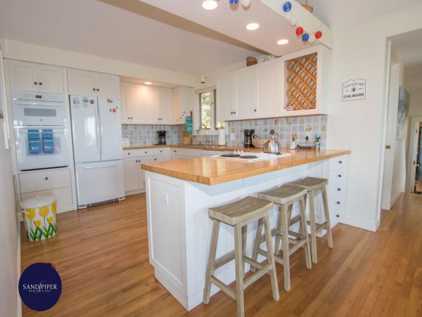 Cape Cod Home 995057