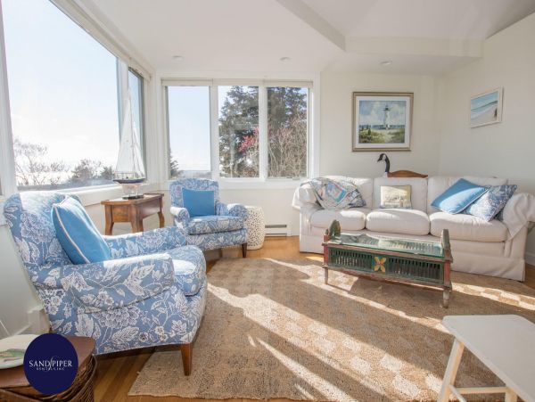 Cape Cod Home 995057