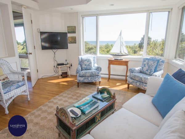 Cape Cod Home 995057