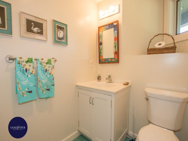 Cape Cod Home 995057