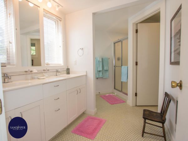 Cape Cod Home 995057