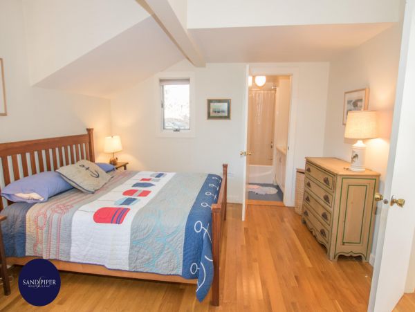 Cape Cod Home 995057