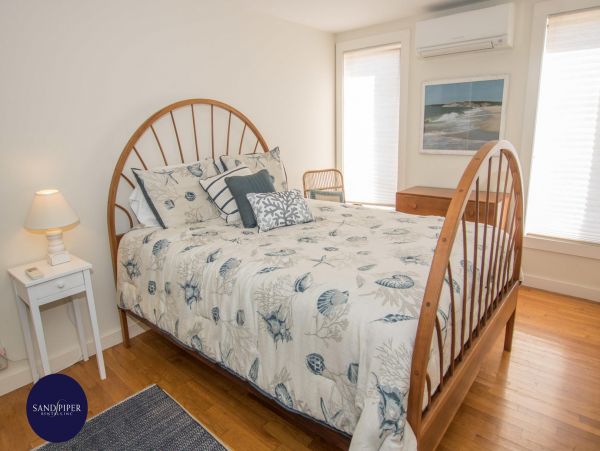 Cape Cod Home 995057