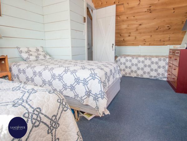 Cape Cod Home 995057