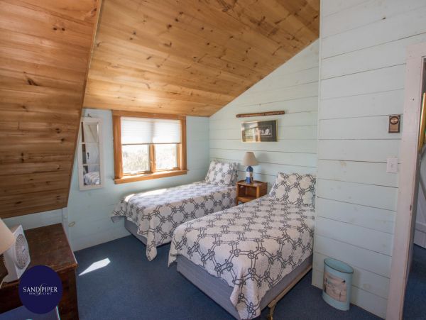 Cape Cod Home 995057