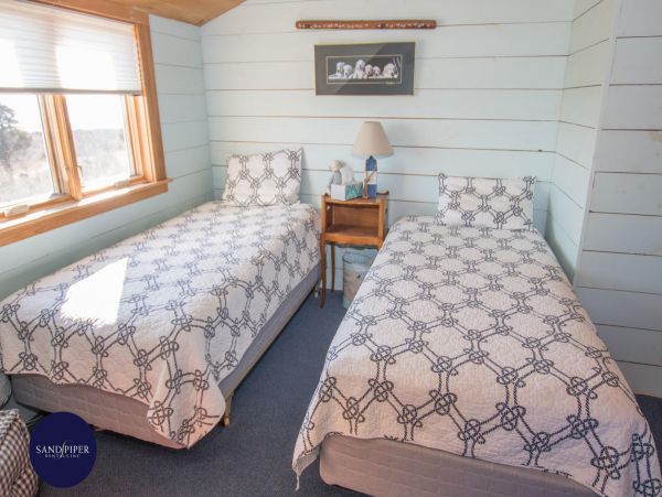 Cape Cod Home 995057