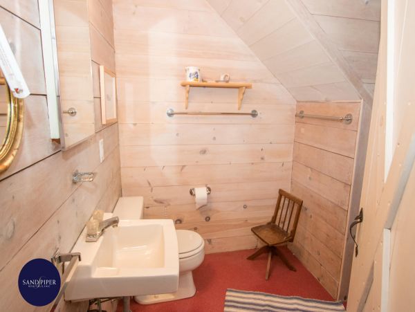 Cape Cod Home 995057