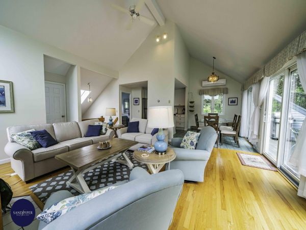 Cape Cod Home 995058