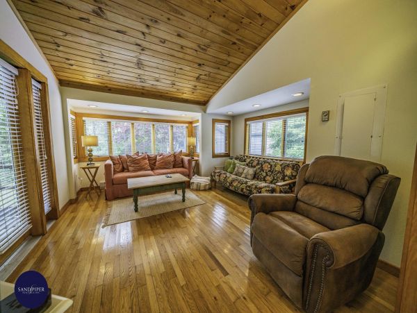 Cape Cod Home 995058