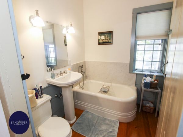 Cape Cod Home 995059