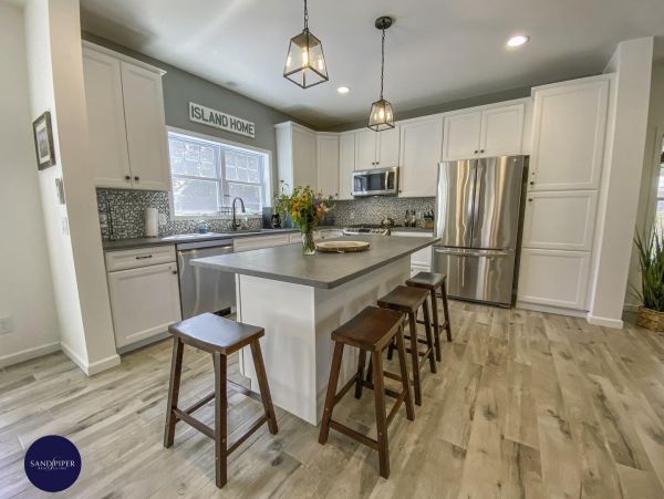 Cape Cod Home 995062