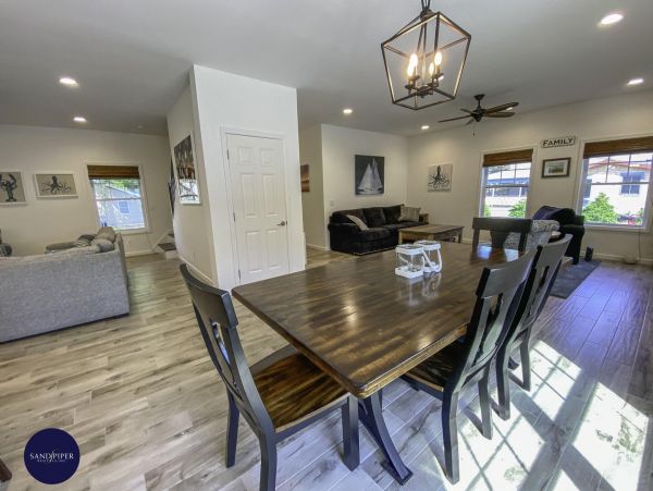 Cape Cod Home 995062