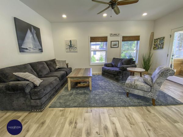 Cape Cod Home 995062