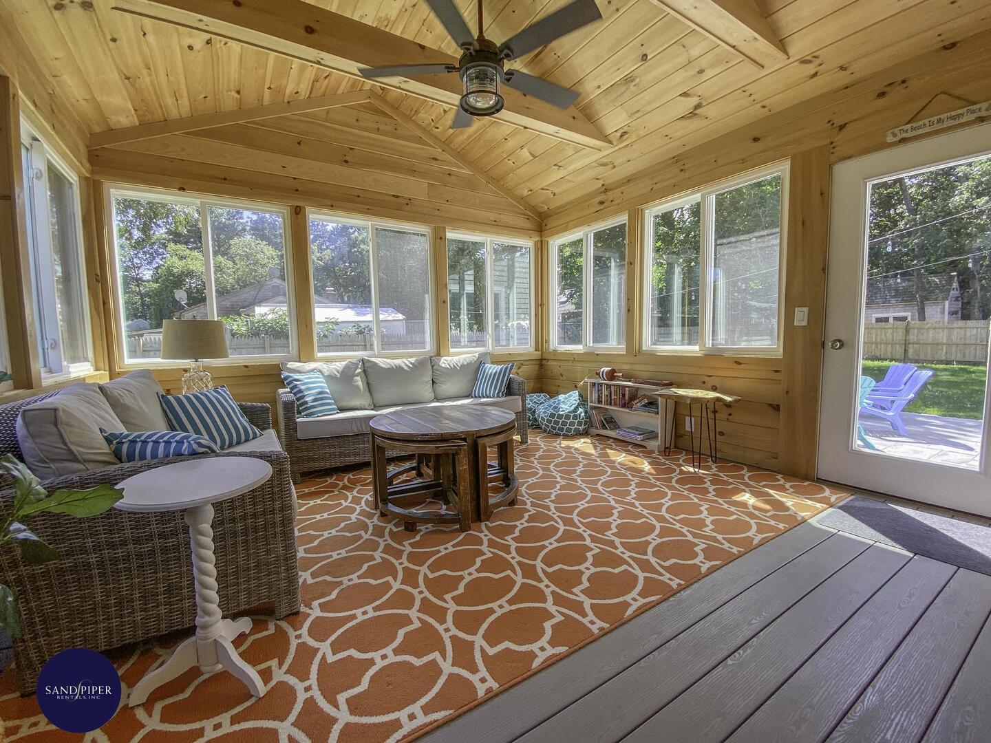 Cape Cod Home 995062