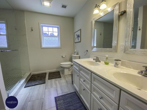 Cape Cod Home 995062