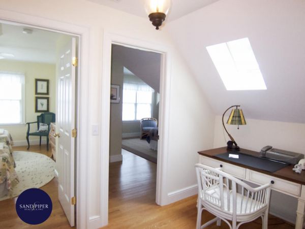 Cape Cod Home 995064