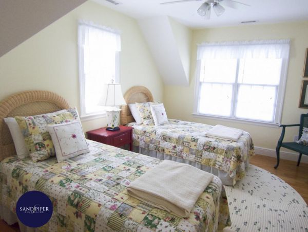 Cape Cod Home 995064