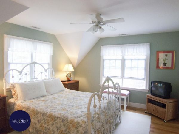 Cape Cod Home 995064