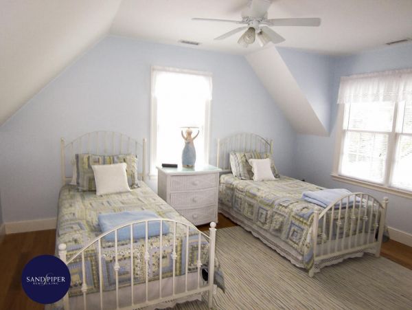 Cape Cod Home 995064