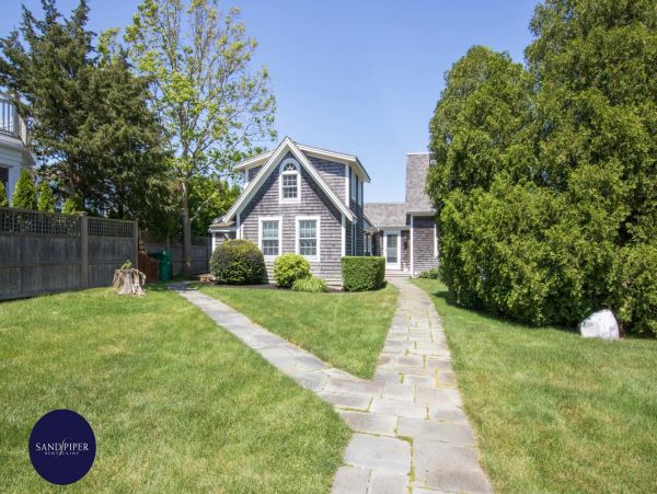 Cape Cod Home 995065