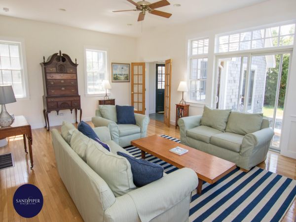 Cape Cod Home 995065