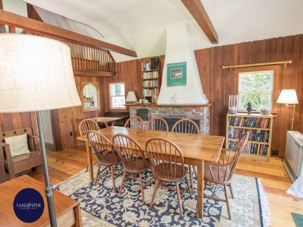 Cape Cod Home 995065