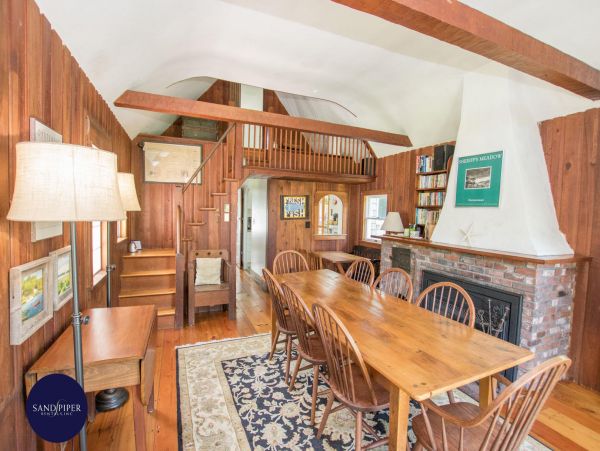 Cape Cod Home 995065