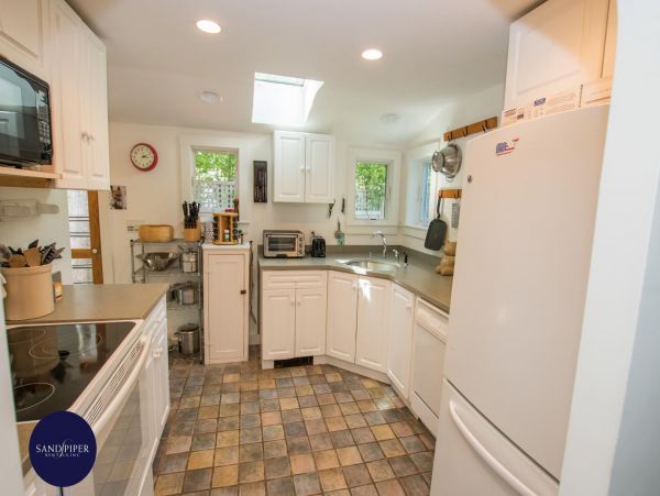 Cape Cod Home 995065