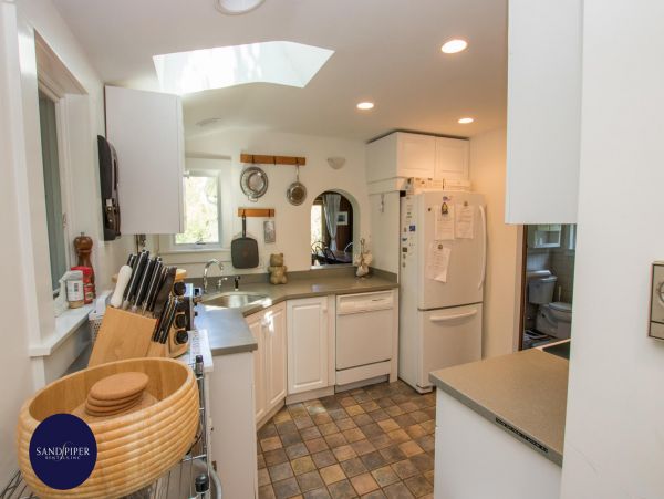 Cape Cod Home 995065