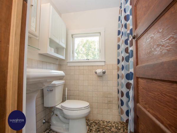 Cape Cod Home 995065