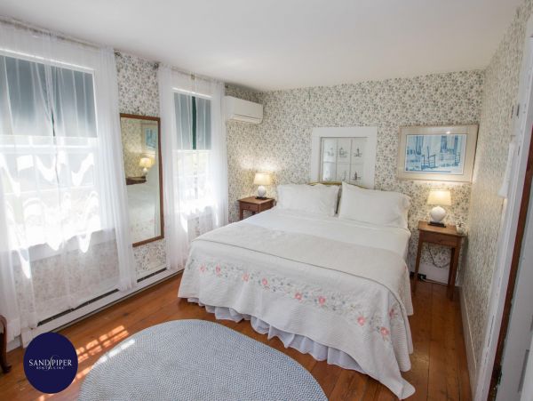 Cape Cod Home 995065