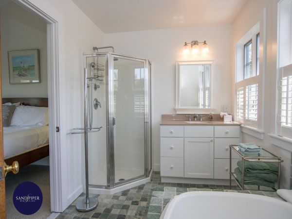 Cape Cod Home 995065