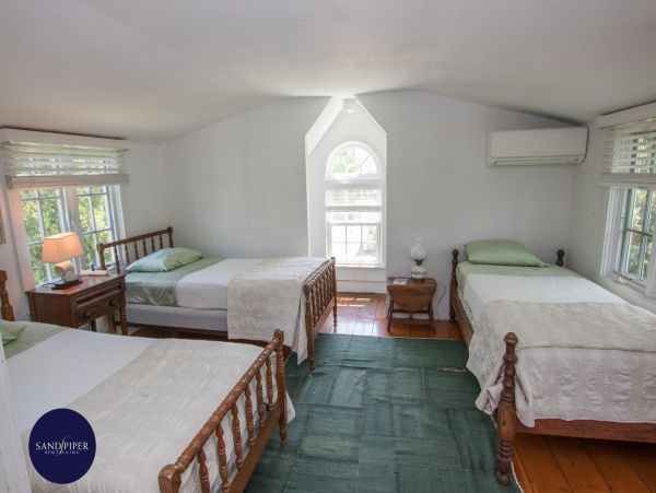 Cape Cod Home 995065