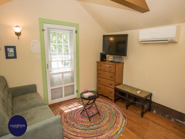 Cape Cod Home 995065