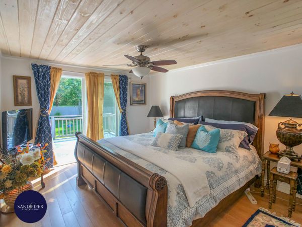 Cape Cod Home 995066