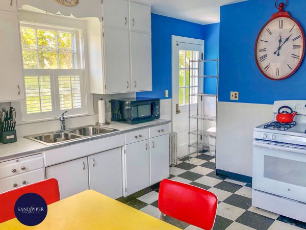 Cape Cod Home 995068