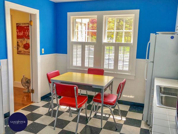 Cape Cod Home 995068
