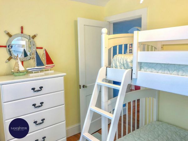 Cape Cod Home 995068