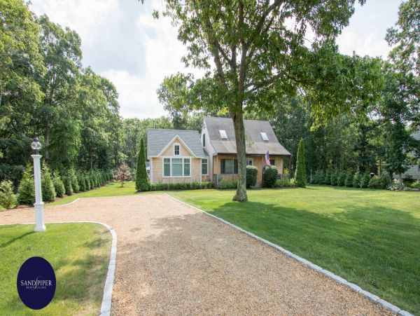 Cape Cod Home 995069