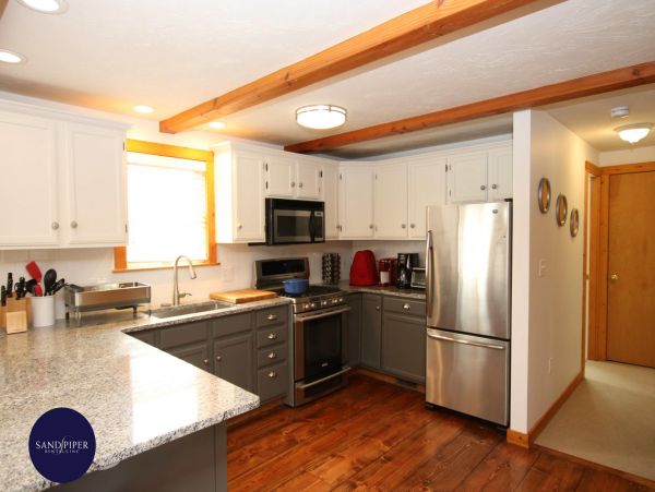 Cape Cod Home 995069