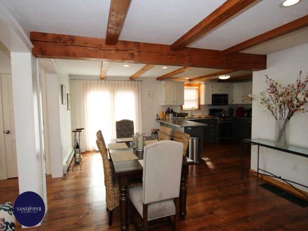 Cape Cod Home 995069