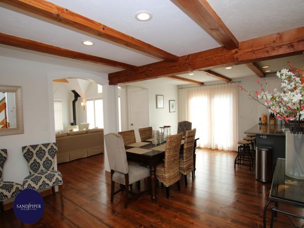 Cape Cod Home 995069