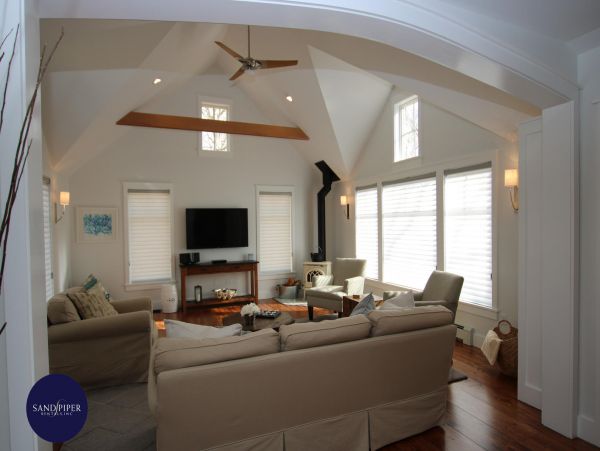 Cape Cod Home 995069