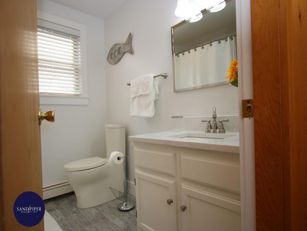 Cape Cod Home 995069