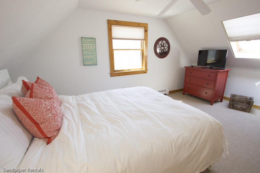 Cape Cod Home 995069