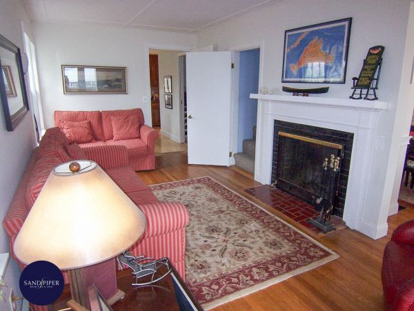 Cape Cod Home 995070