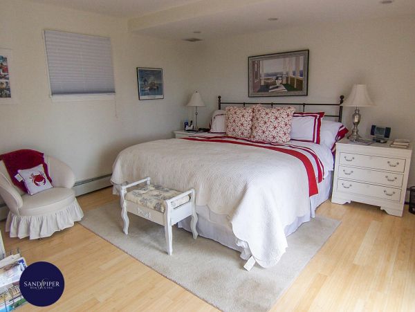 Cape Cod Home 995070
