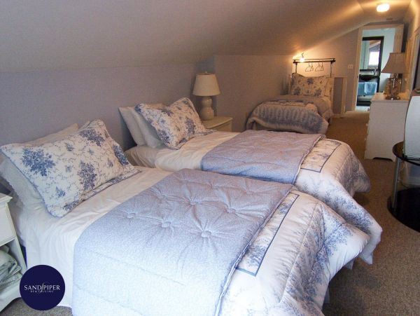Cape Cod Home 995070