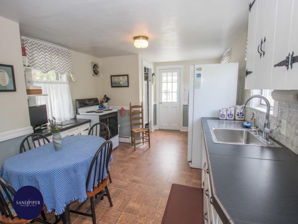 Cape Cod Home 995071