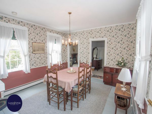Cape Cod Home 995071
